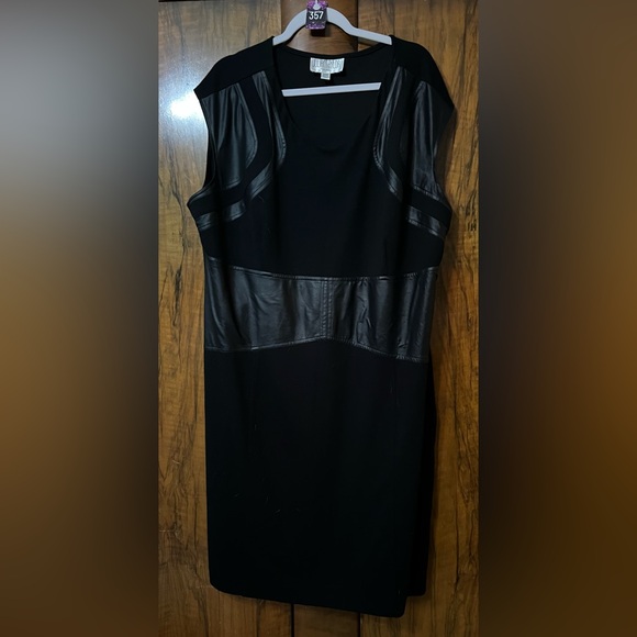 Robe Noire Julian Taylor - Taille 10 (US) - Occasion Très Bon État - Coupe Classique Et Élégante